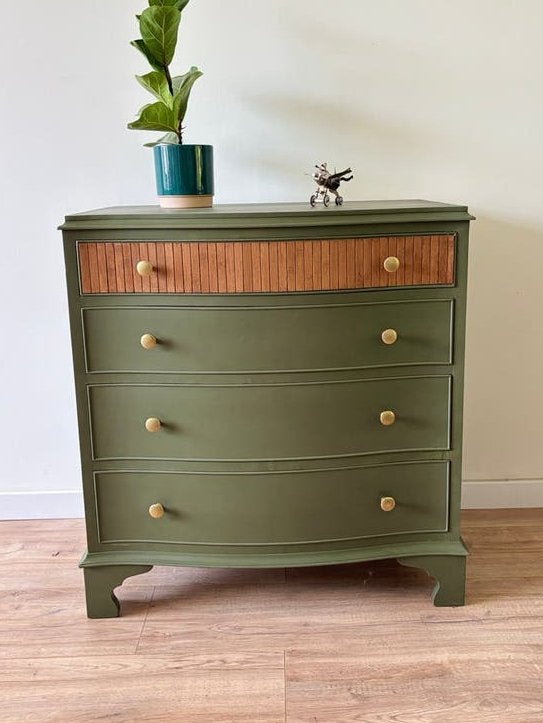 Olijfgroene ladekast met houten bovenlade, Ophalen, 50 tot 100 cm, Zo goed als nieuw, 3 of 4 laden