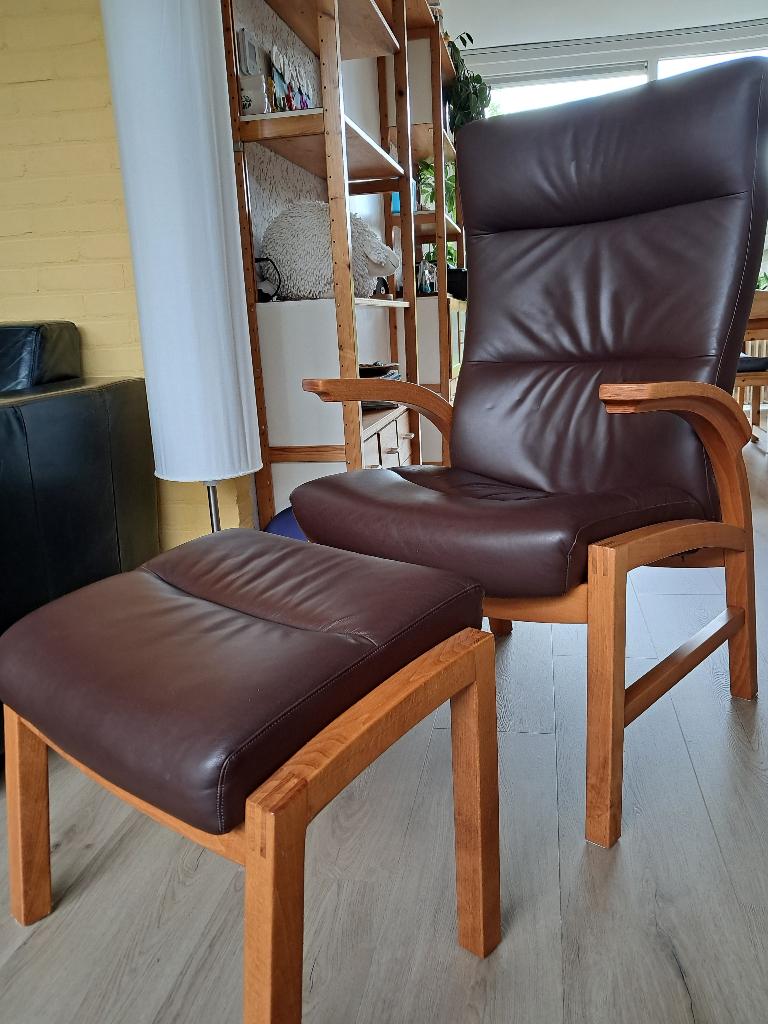 FARSTRUP FAUTEUIL + VOETENBANKJE, Huis en Inrichting, Stoelen, Gebruikt, Eén, Hout, Leer, Bruin, Ophalen