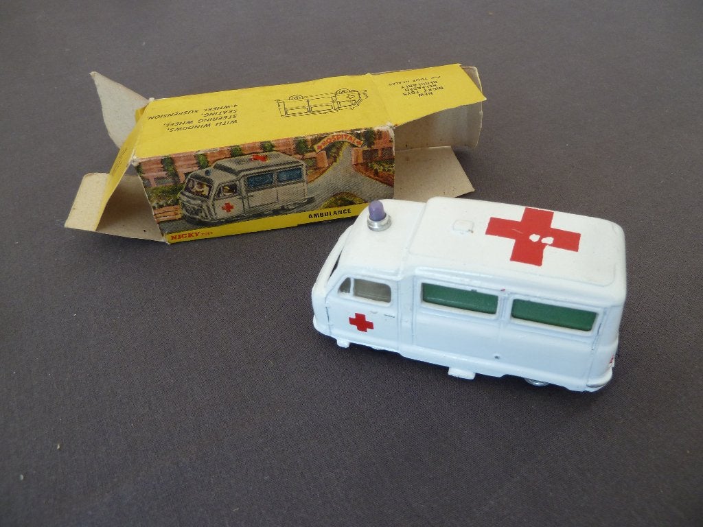 >>>>NICKY TOYS<<<<295 AMBULANCE ( STANDARD ATLAS) INDIA !!!, Ophalen of Verzenden, Gebruikt, Auto, Overige merken