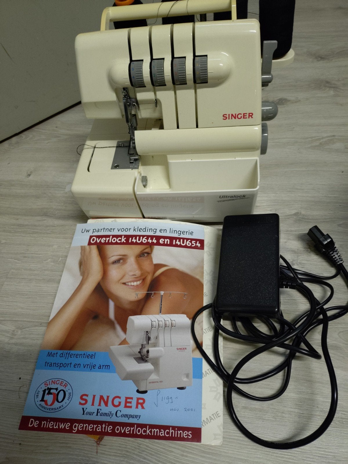 Singer Overlockmachine - Zo goed als nieuw, Hobby en Vrije tijd, Ophalen of Verzenden