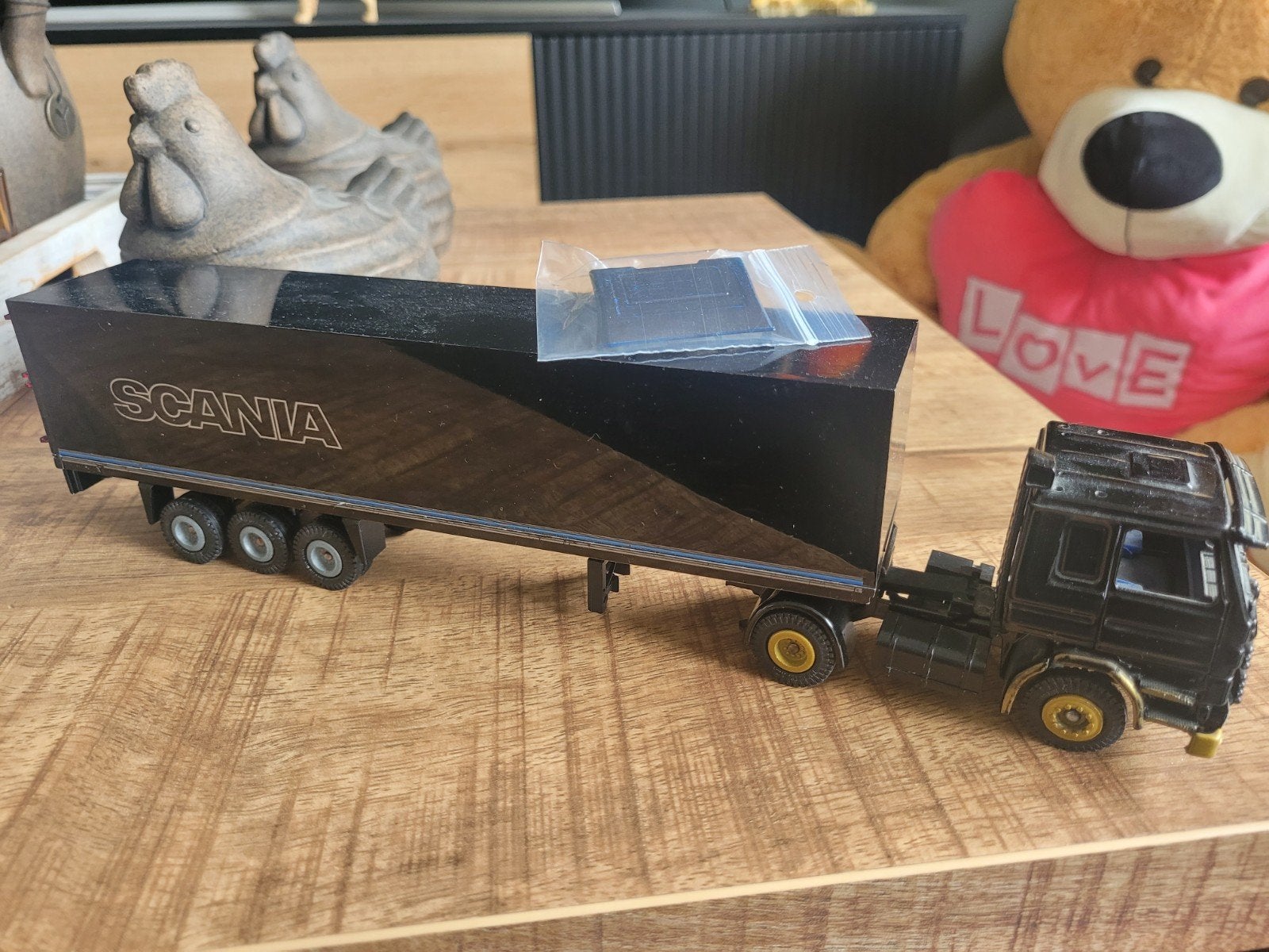 scania met demo oplegger, Hobby en Vrije tijd, Modelauto's | 1:50, Tekno, Zo goed als nieuw, Tekno, Bus of Vrachtwagen