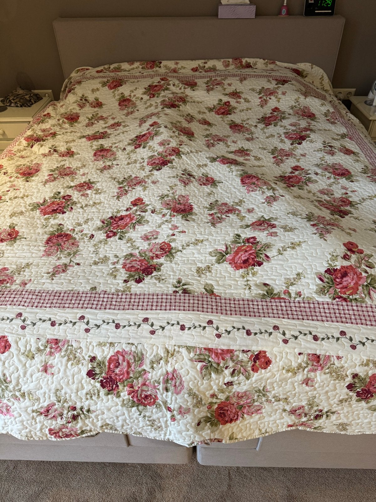Lichte sprei met bloemenpatroon 250x250, Wit, Tweepersoons, Ophalen of Verzenden, Deken of Dekbed