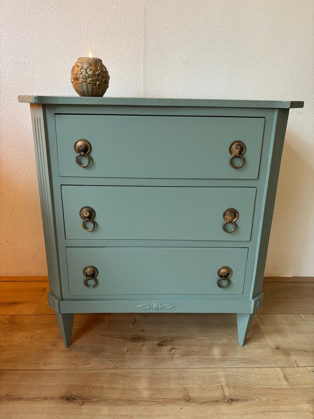 Mooi oud nachtkastje / ladekastje - forest green, Huis en Inrichting, 3 of 4 laden, Minder dan 100 cm, 25 tot 50 cm, Gebruikt
