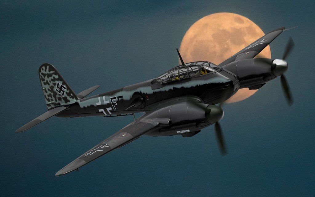 Messerschmitt Me 410 Hornisse Luftwaffe Gilze-Rijen Corgi, Hornby Italia SRL Viale die Caduti del Lavoro customerservices.it@hornby.com