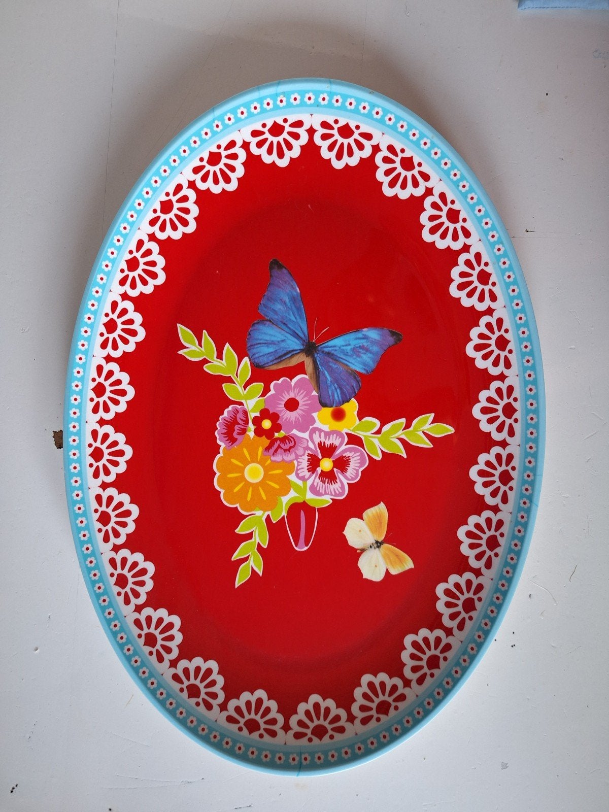 Decoratief dienblad met vlinders en bloemen, rood/blauw, Ophalen of Verzenden, Zo goed als nieuw, Metaal, Dienblad