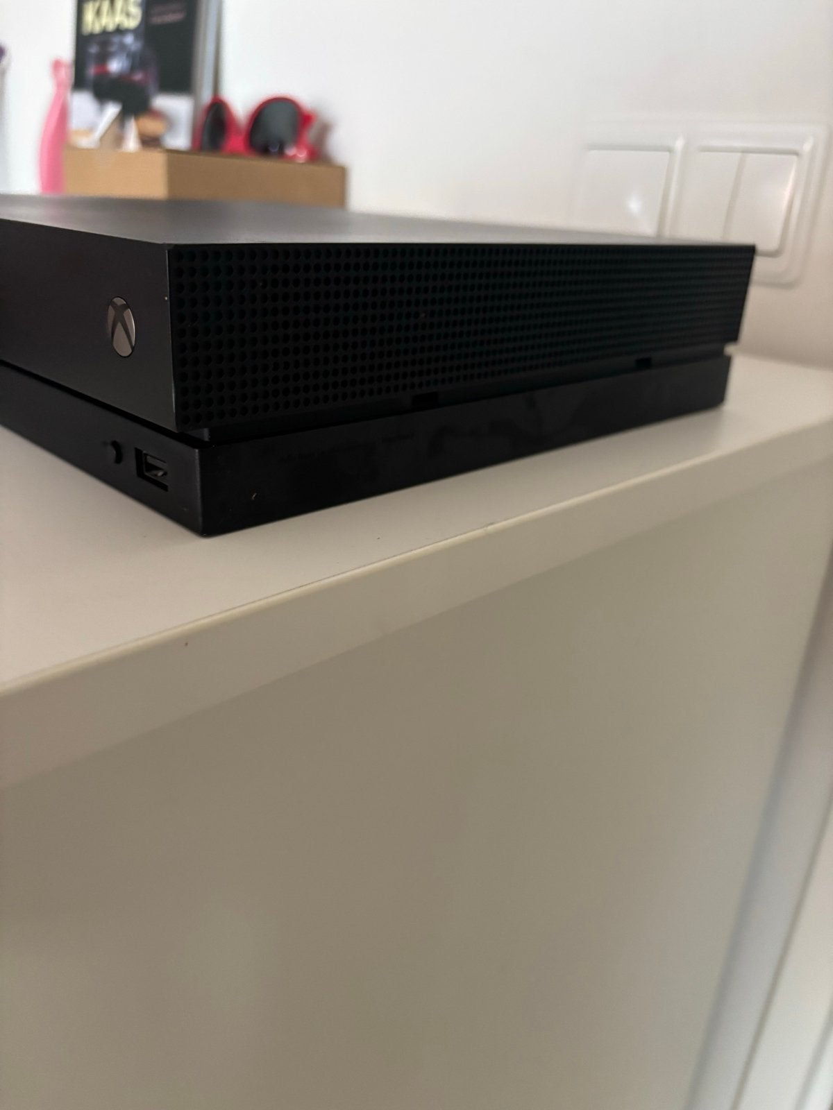 Xbox One X 1TB met kabels (zonder controller), Ophalen, Gebruikt, Zonder controller, 1 TB