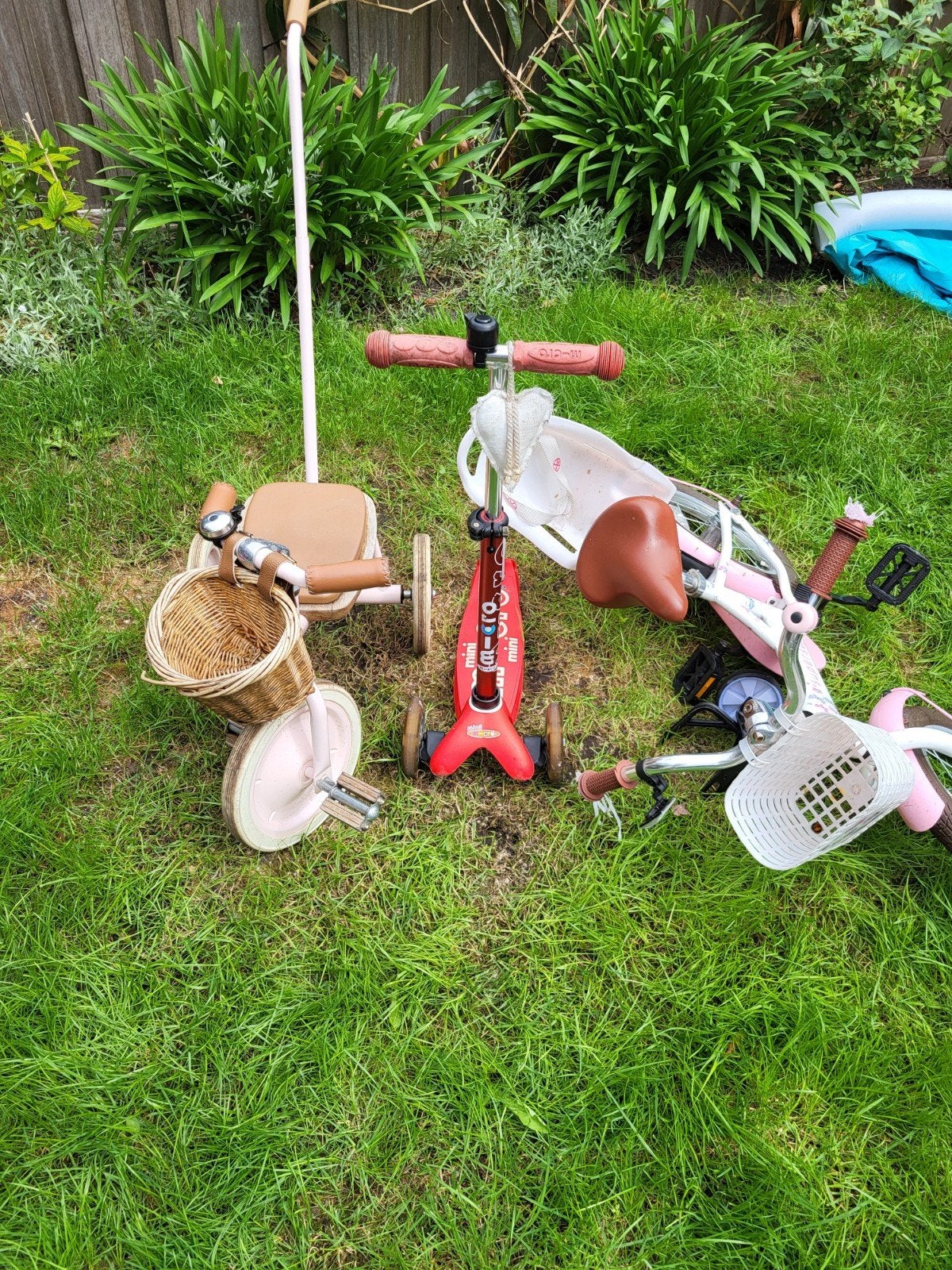 Kinderfiets, driewieler en step - Roze/Wit/Rood, Ophalen, Terugtraprem, Zijwieltjes, Gebruikt