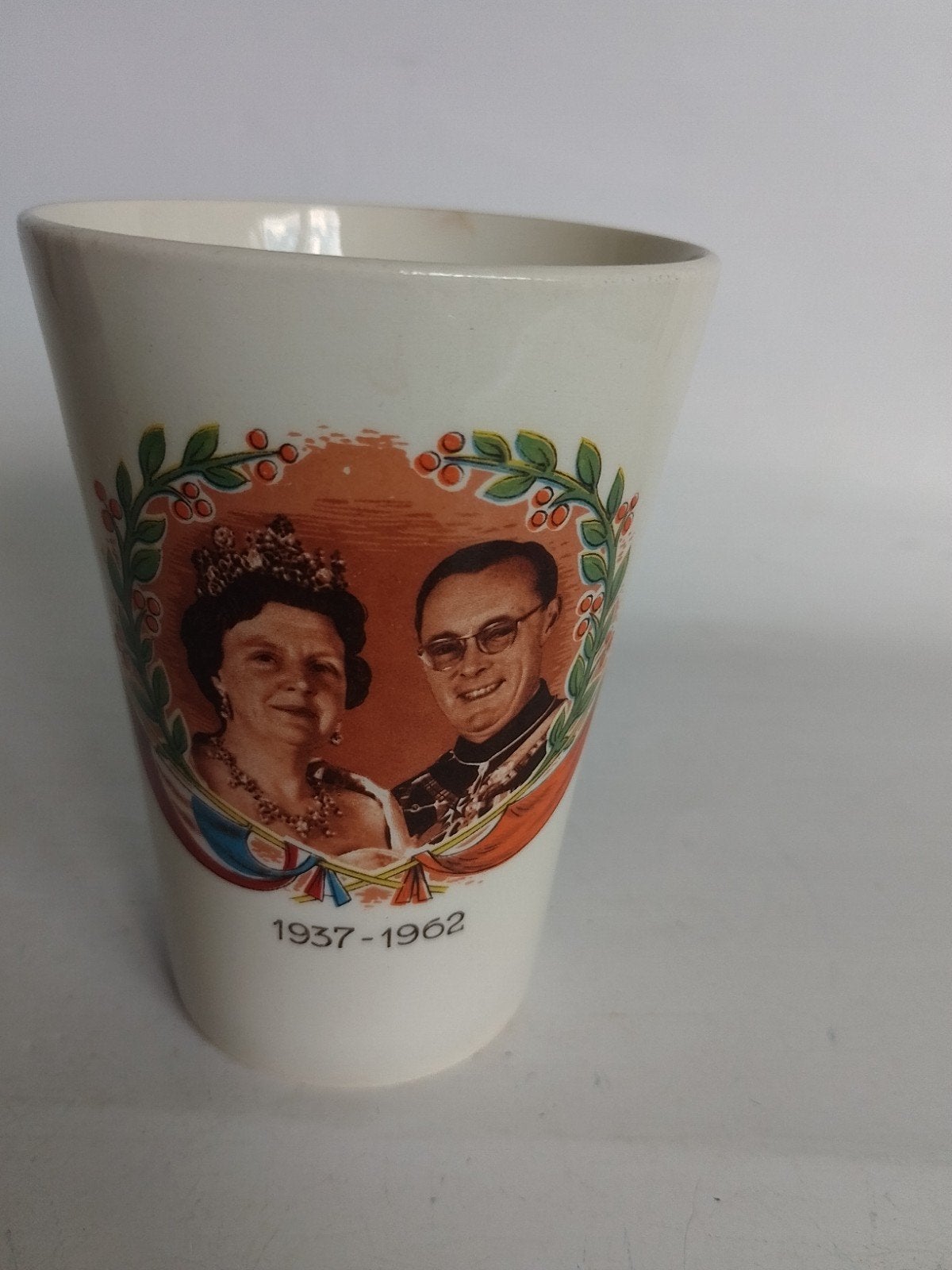 Beker 25 jarig huwelijk Juliana en Bernhard 1962, Ophalen of Verzenden, Nieuw, Nederland, Servies