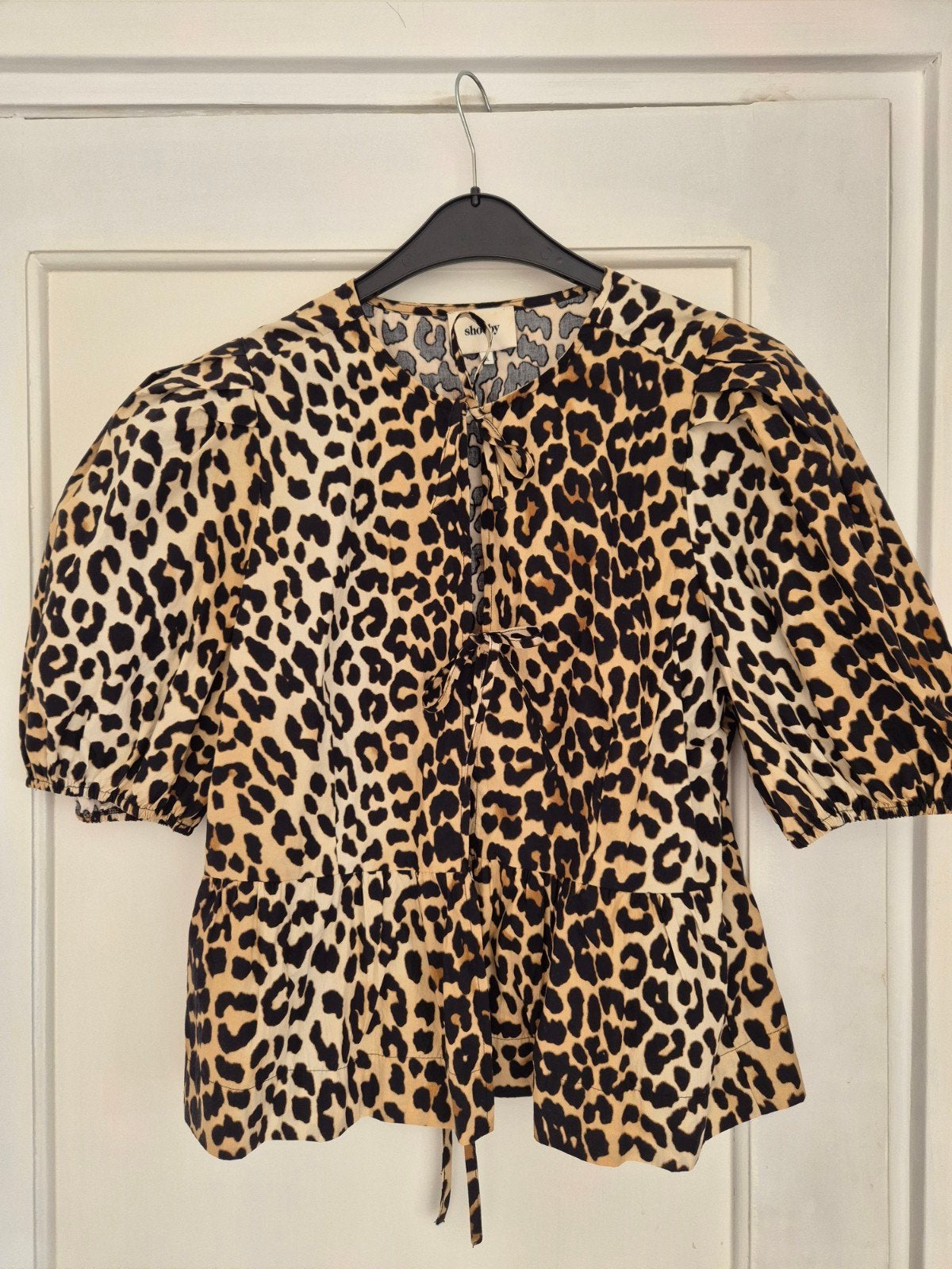 Blouse met panterprint van shoeby met striksluiting en pofmo, Zwart, Maat 42/44 (L), Ophalen of Verzenden, Zo goed als nieuw