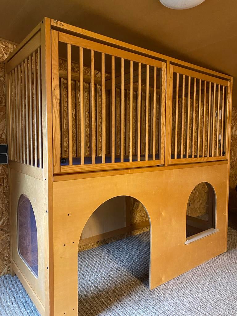 Duobox met speelhuisje - baby en kind dubbele hoge box, Kinderen en Baby's, Ophalen, Zo goed als nieuw