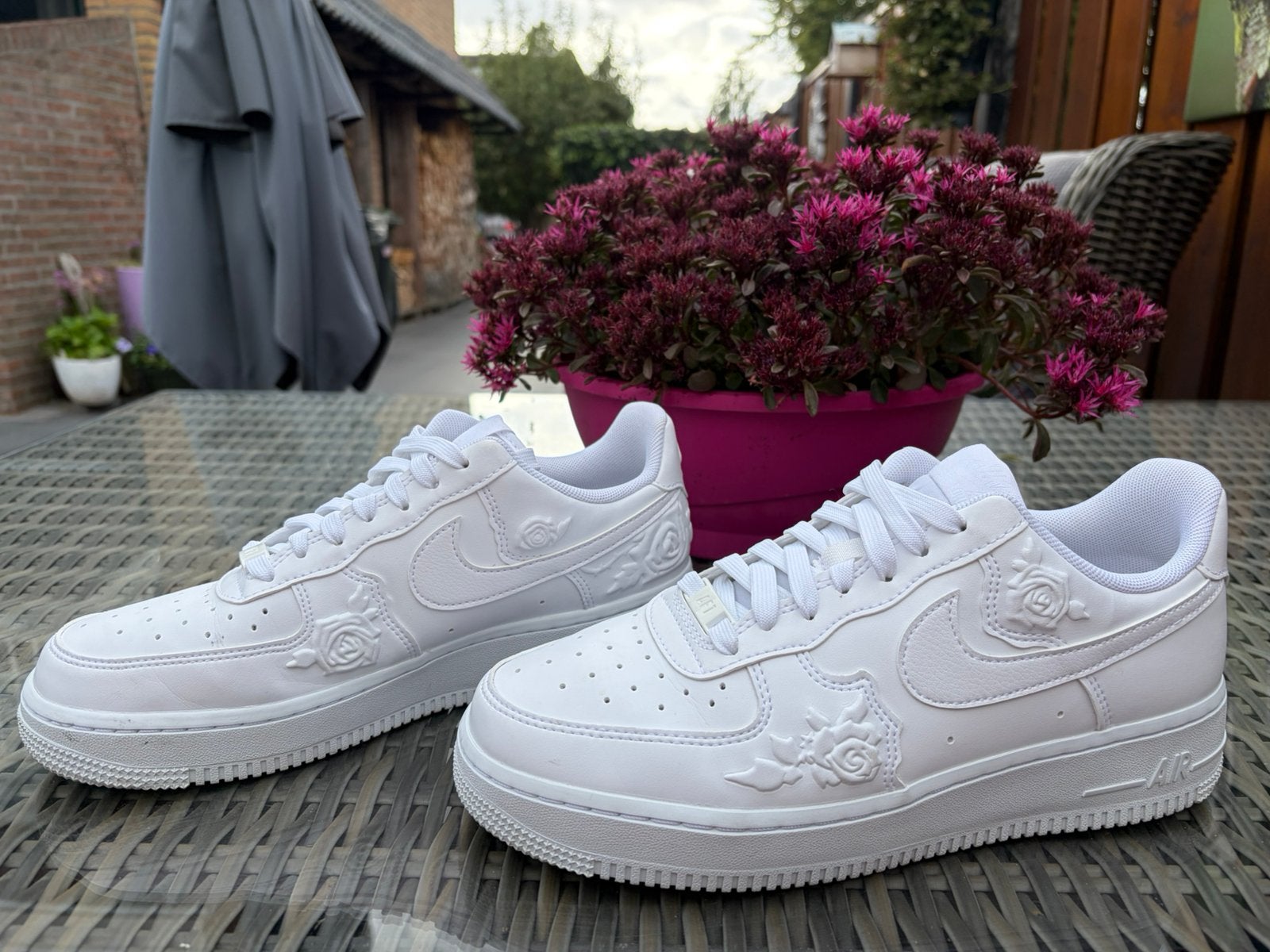 Special edition Nike air dames, Wit, Ophalen of Verzenden, Sneakers of Gympen, Zo goed als nieuw