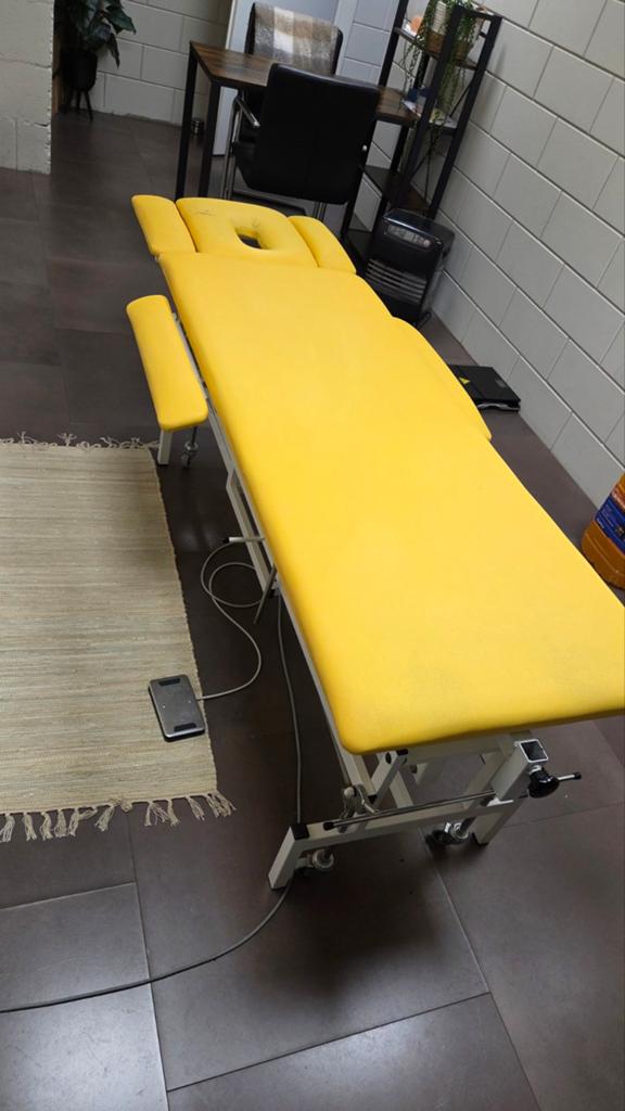 Elektrisch verstelbare massagetafel - Technisch in orde, Ophalen, Gebruikt