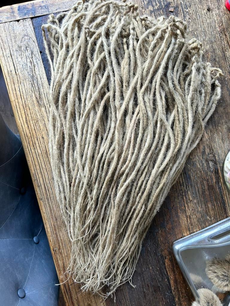Dreads synthetische blond ophalen in zierikzee, Ophalen, Zo goed als nieuw, Pruik of Haarverlenging