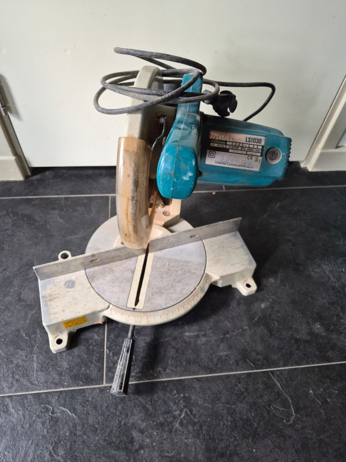 Makita LS1030 Afkortzaag - 1380W, 255mm zaagblad, Gebruikt, 70 mm of meer, Ophalen of Verzenden, Makita