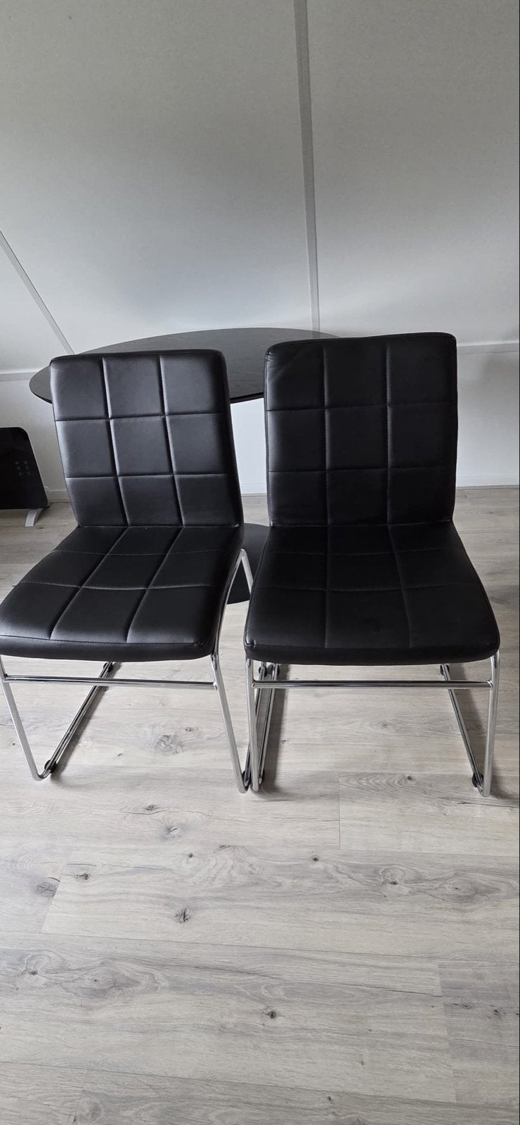 2 stoelen - Zwart kunstleer met chromen onderstel NIEUW, Ophalen, Twee, Zwart, Nieuw