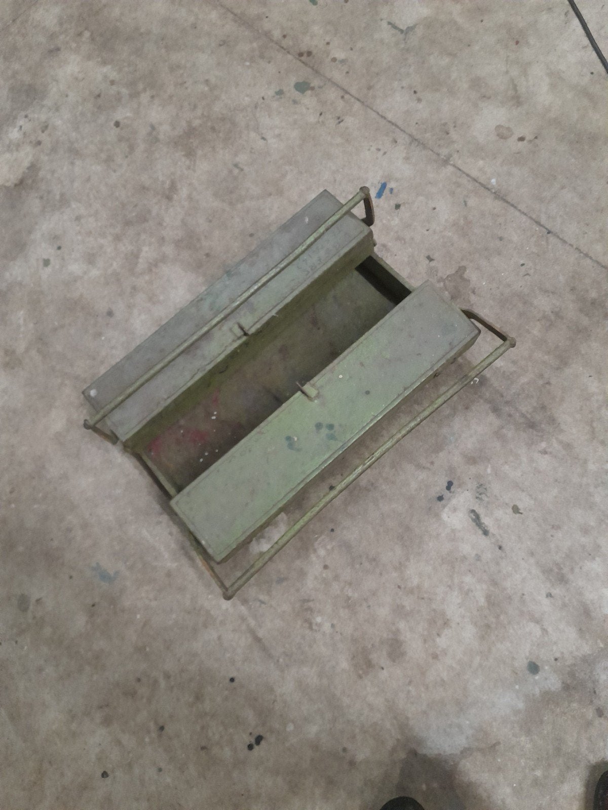 Vintage metalen gereedschapskist - groen
