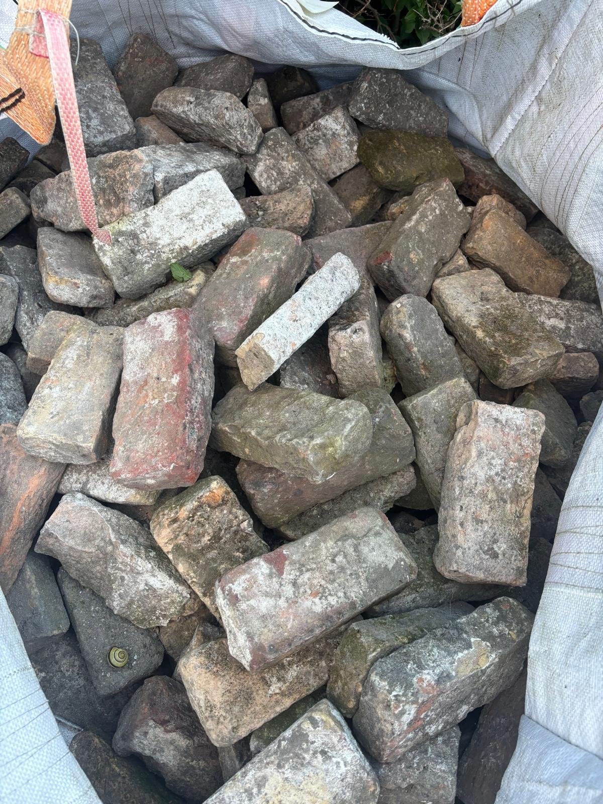 Oude gebikte IJsselsteentjes - 2 big bags beschikbaar, Ophalen, Gebruikt, Bakstenen