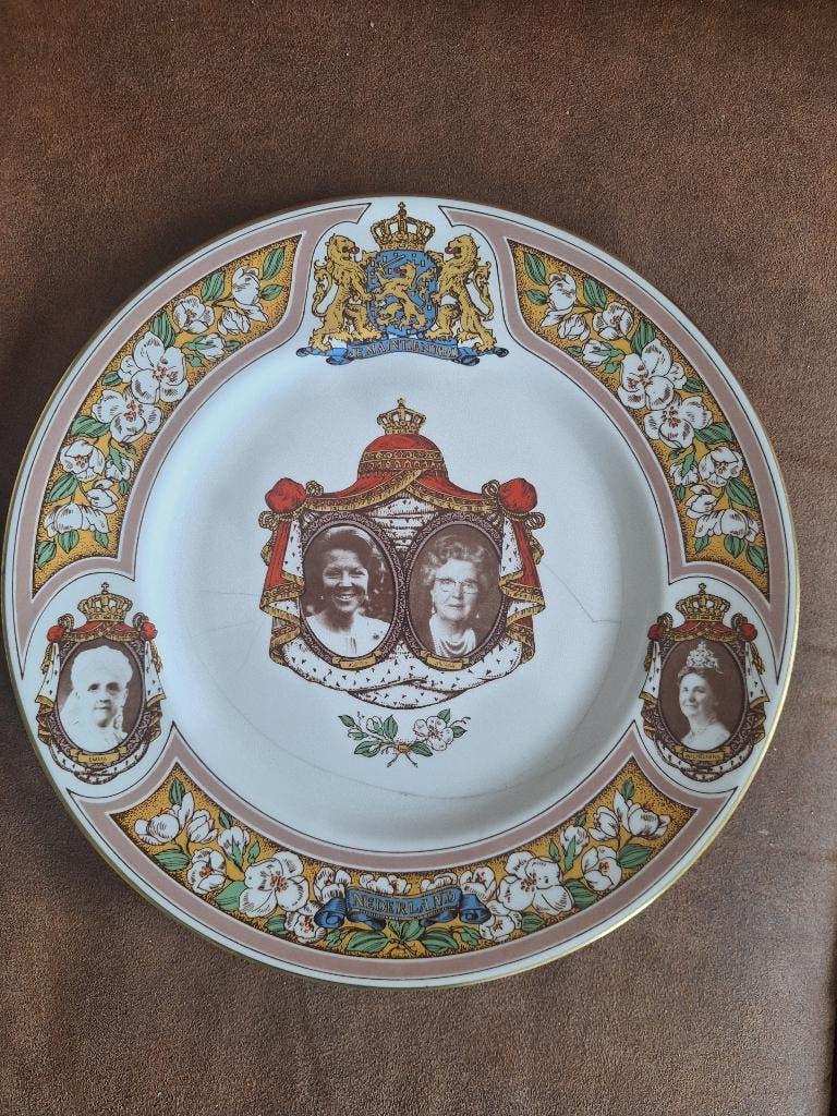 Koninginnen bord, Verzamelen, Koninklijk Huis en Royalty, Ophalen of Verzenden, Gebruikt, Nederland, Servies