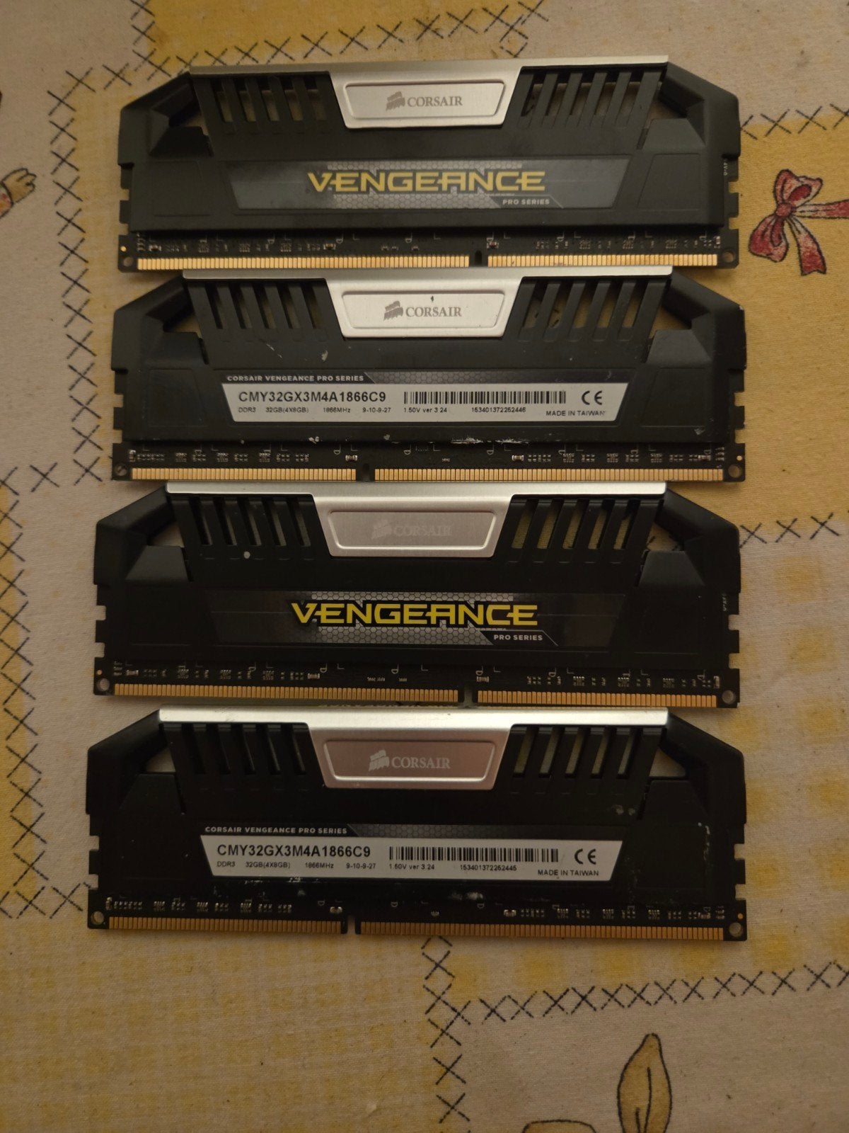 hele goed werkde ram goud, Computers en Software, RAM geheugen, Ophalen of Verzenden, Zo goed als nieuw, DDR2, Desktop