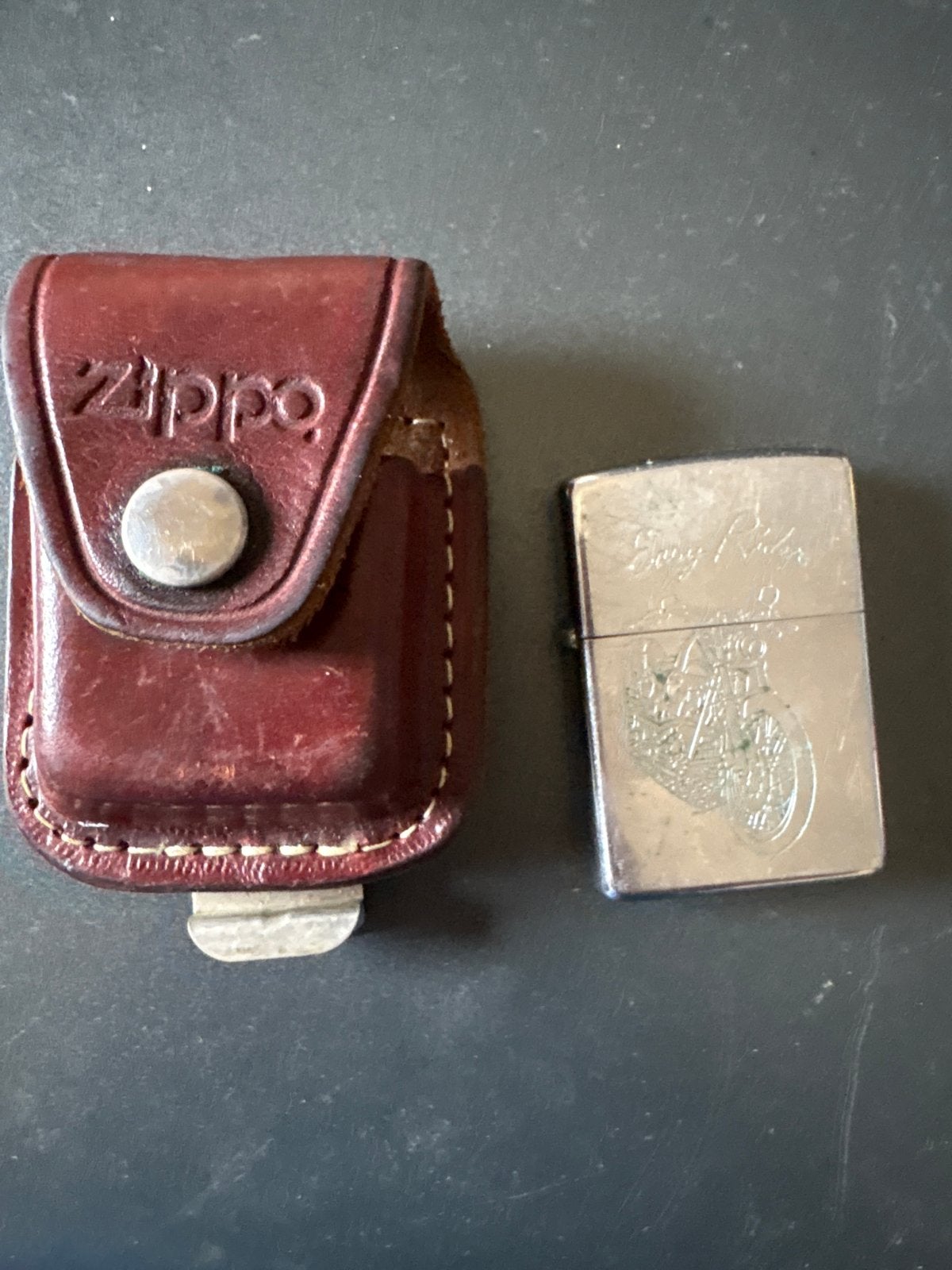 Zippo aansteker "Easy Rider" met leren hoesje, Verzamelen, Ophalen of Verzenden, Gebruikt, Aansteker