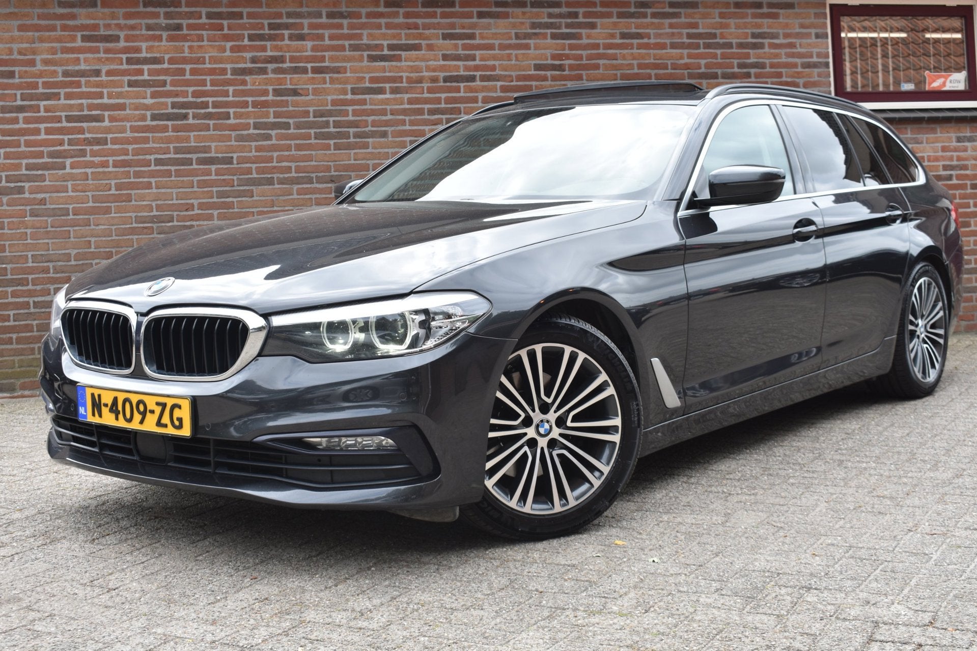 BMW 5-serie Touring 520d High Executive '18 Pano LED Clima N, Auto's, BMW, Automaat, Achterwielaandrijving, 2000 kg, Leder en Stof