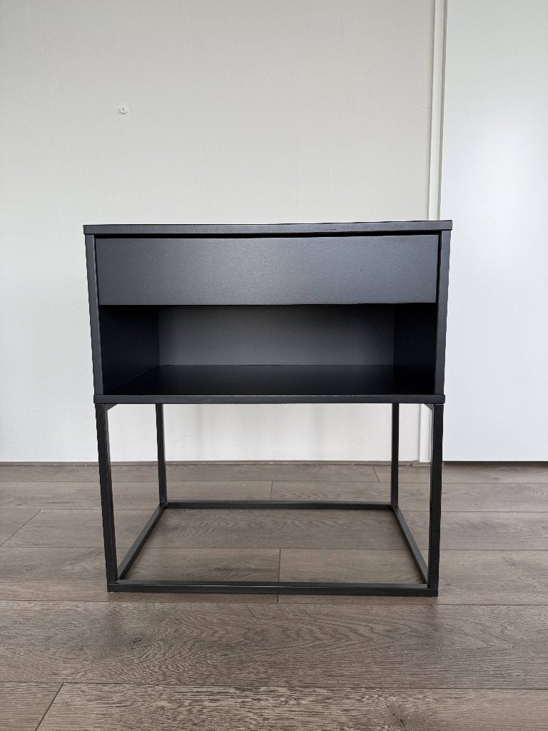 IKEA nachtkast Vikhammer  60x39x65 cm zwart, Huis en Inrichting, Ophalen, Gebruikt, Minder dan 45 cm, 70 cm of meer