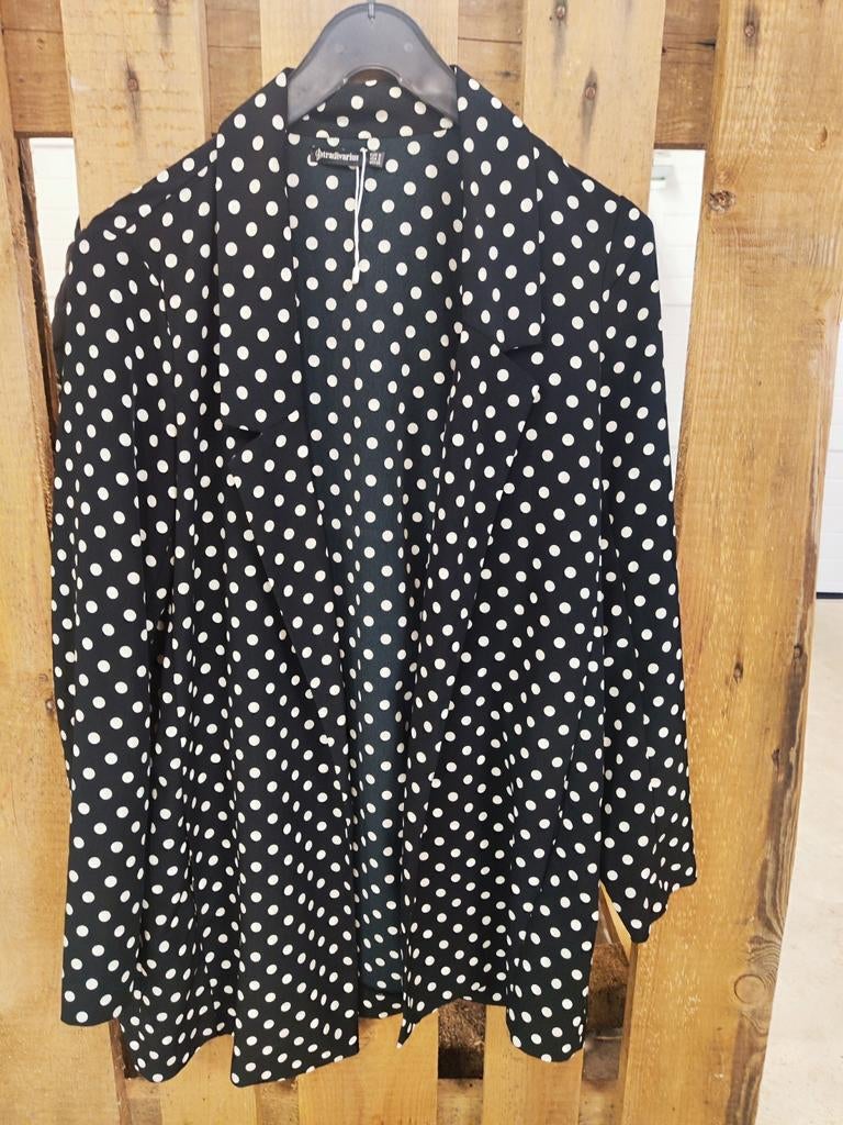 Stradivarius Zwart-wit Polkadot Blazer Maat S, Kleding | Dames, Blouses en Tunieken, Zo goed als nieuw, Maat 36 (S), Zwart, Ophalen of Verzenden