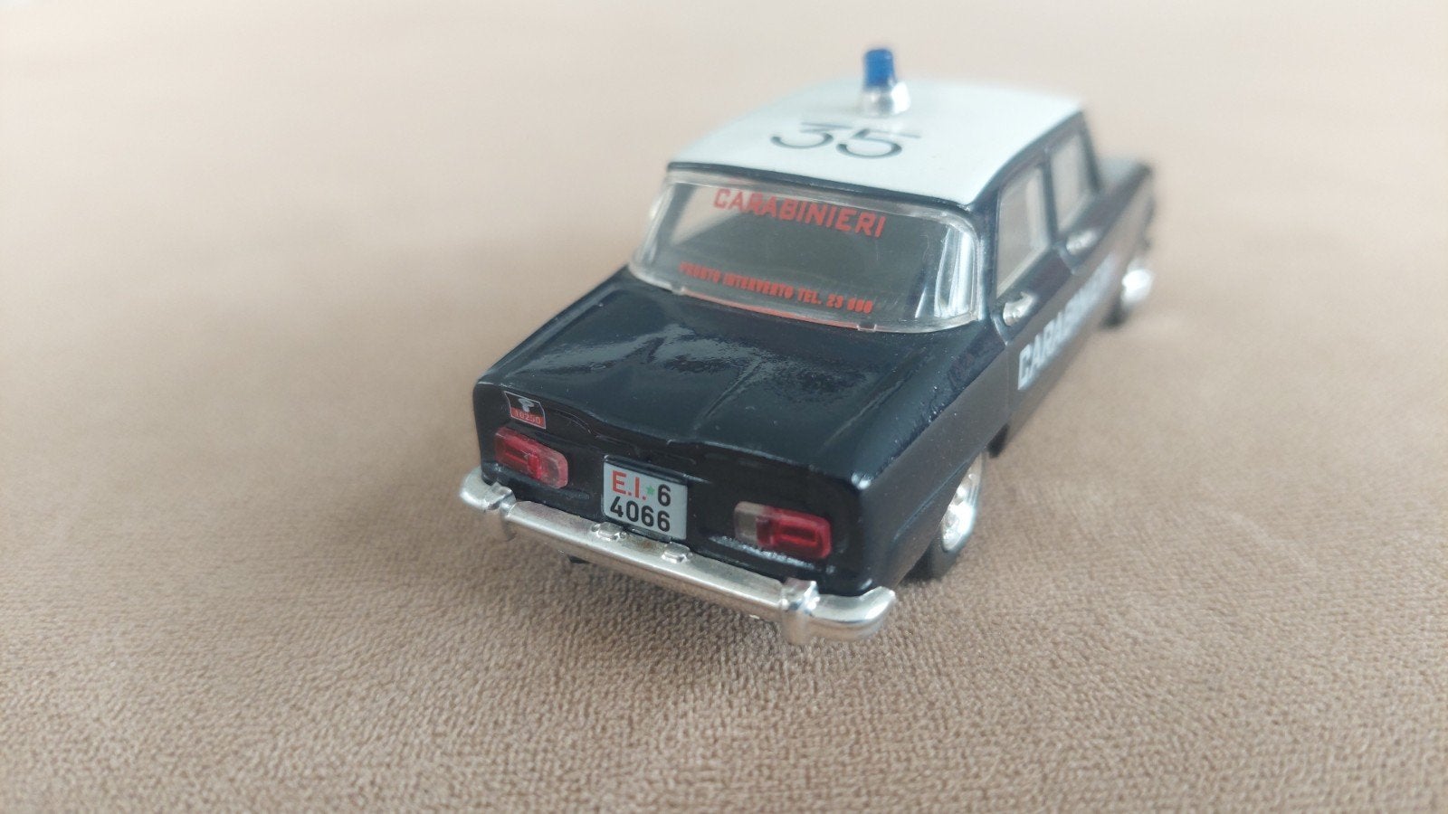 Norev Alfa Romeo Giulia Carabinieri 1/43 modelauto, Ophalen of Verzenden, Zo goed als nieuw, Auto, Norev