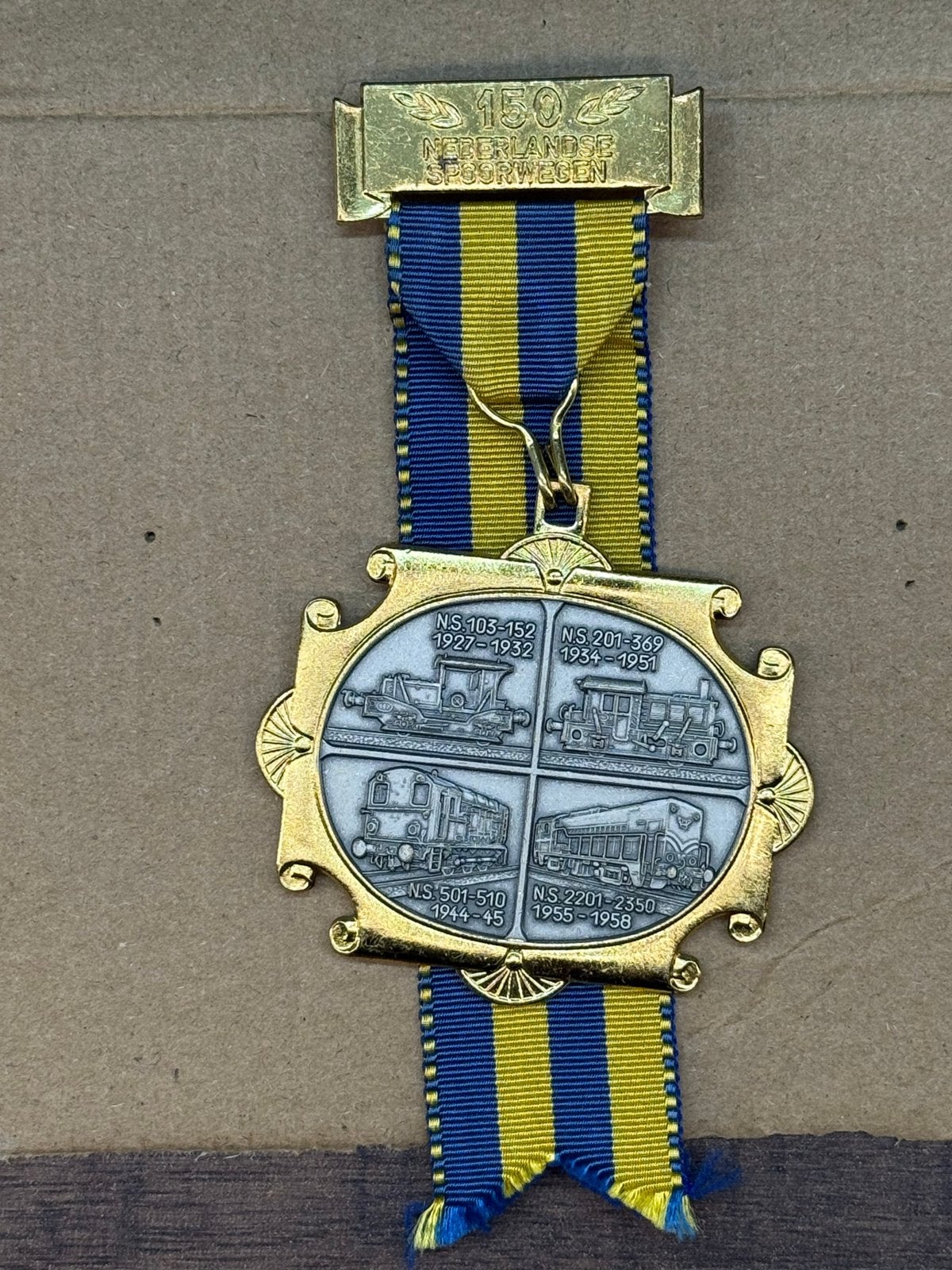 150 Jaar Nederlandse Spoorwegen Speld Medaille, Ophalen of Verzenden, Overige materialen, Nederland
