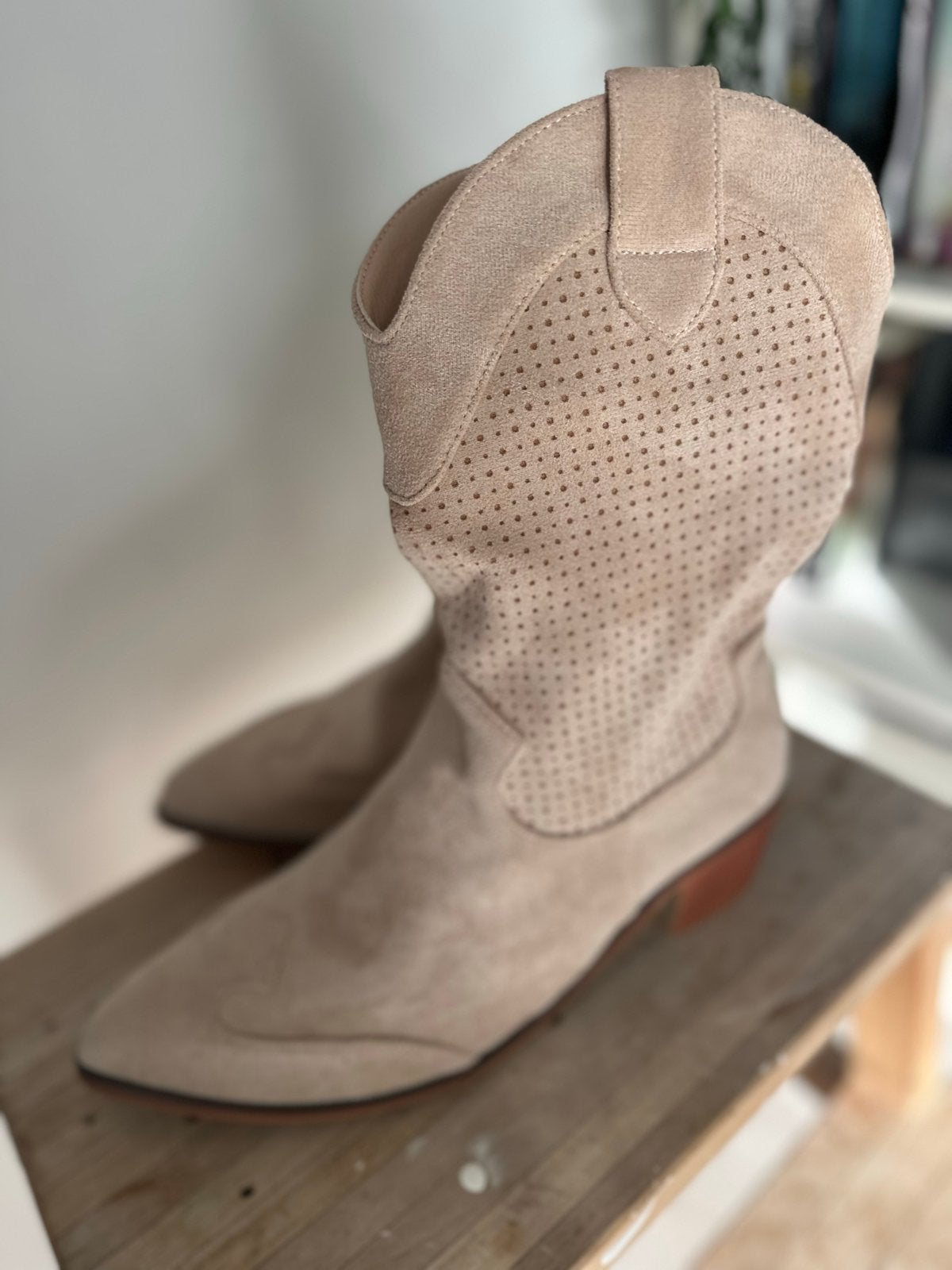 Nieuwe beige suède cowboylaarzen - Maat 39, Ophalen, Nieuw, Beige, Lage of Enkellaarzen