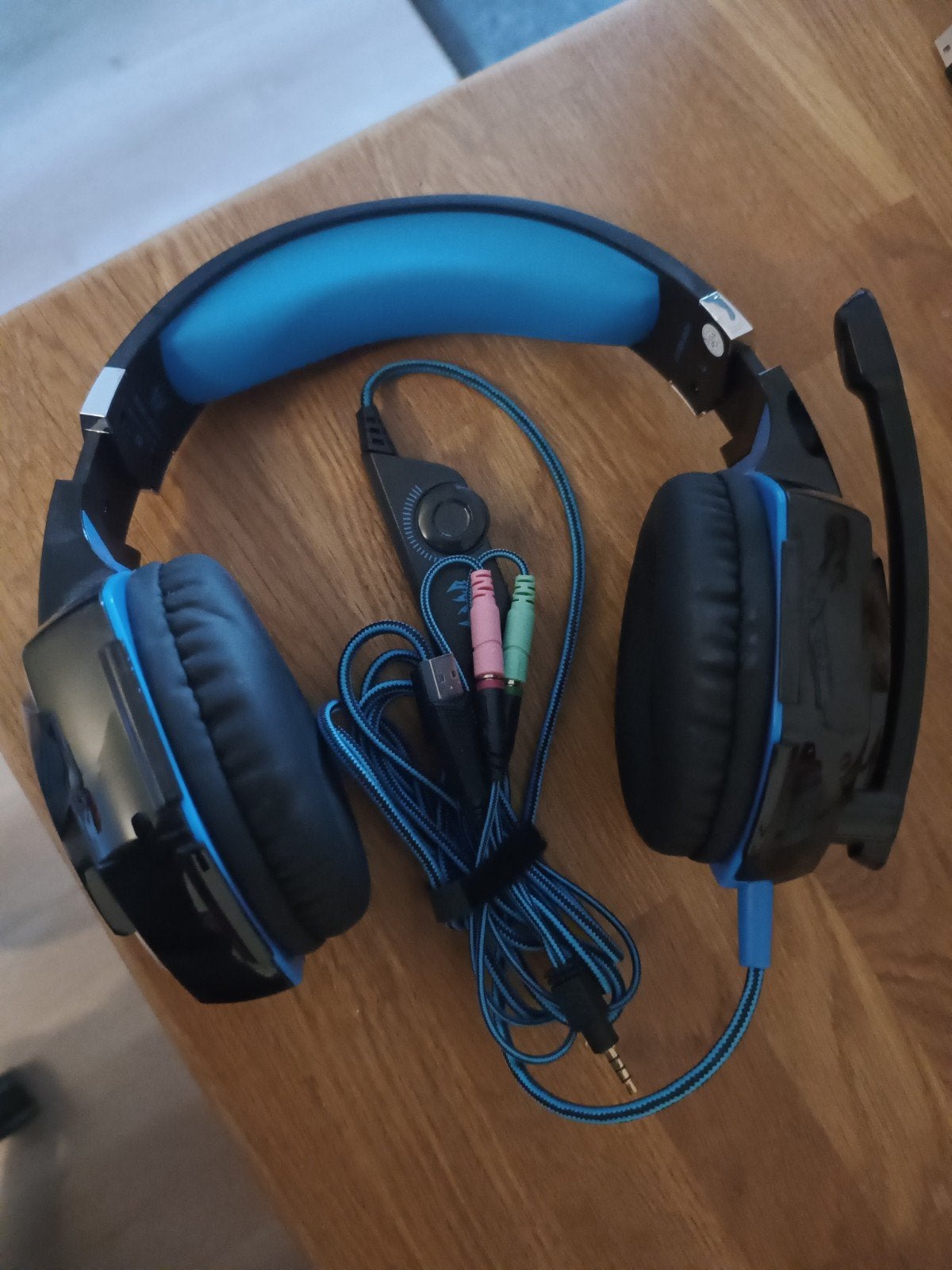 Gaming Headset Kotion each G2000 met Microfoon en Verlichtin, Overige merken, Gaming, Ophalen of Verzenden, Zo goed als nieuw