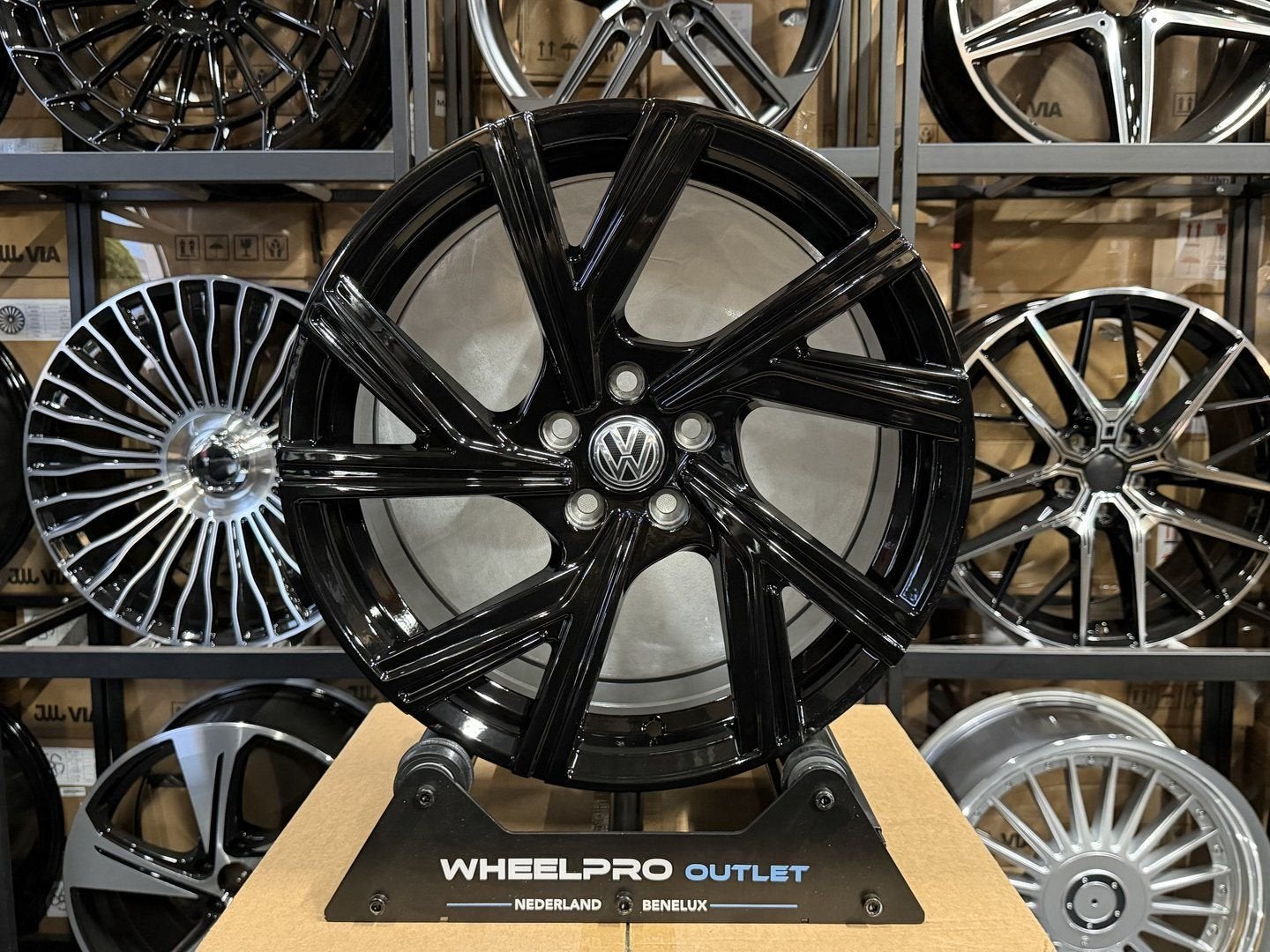 17 inch VW BERGAMO R LINE 5X100 Polo 6R 2G Seat Ibiza SKODA, Velg(en), -, -, Nieuw