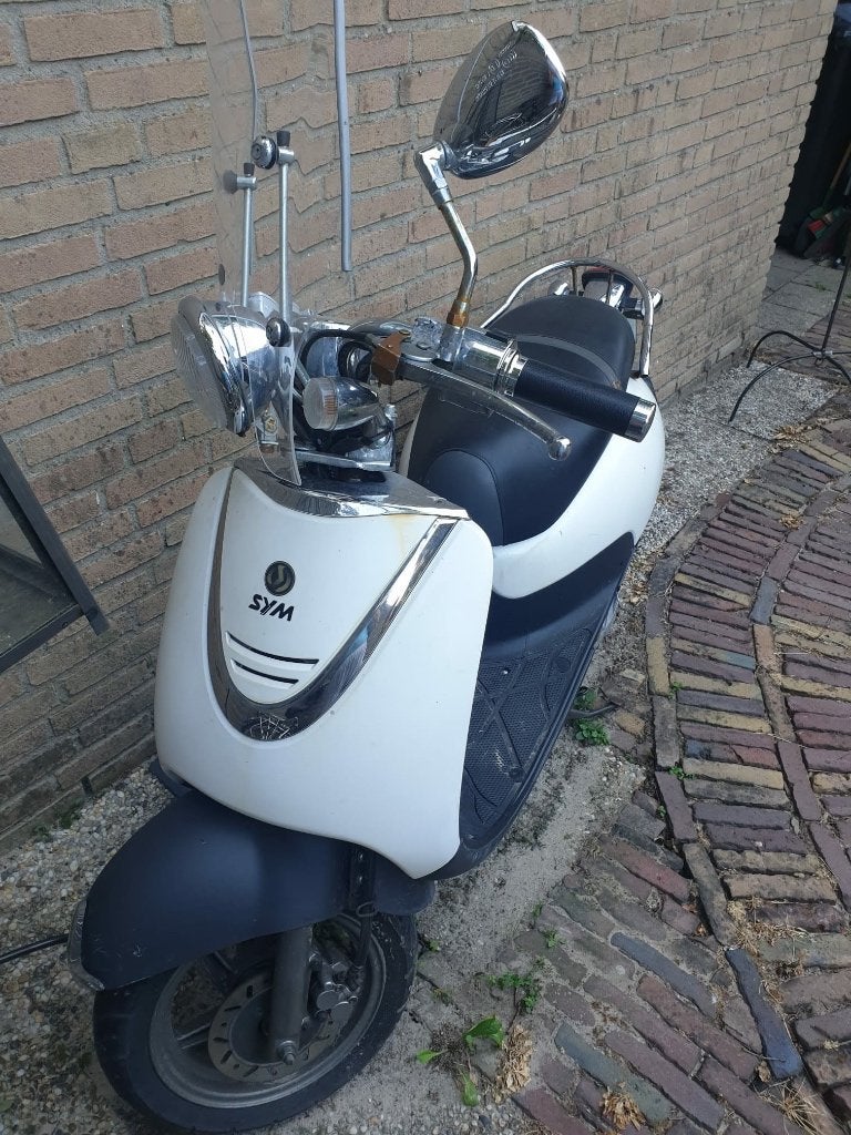Sym Mio Scooter - Wit en Zwart, Ophalen, Overige modellen, Maximaal 45 km/u, Zo goed als nieuw