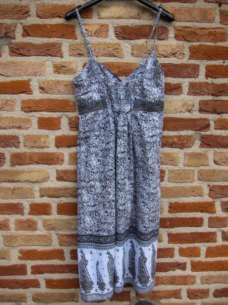 grijs met witte folklore jurk van Vero Moda - mt XS, Vero Moda, Ophalen of Verzenden, Zo goed als nieuw, Maat 34 (XS) of kleiner