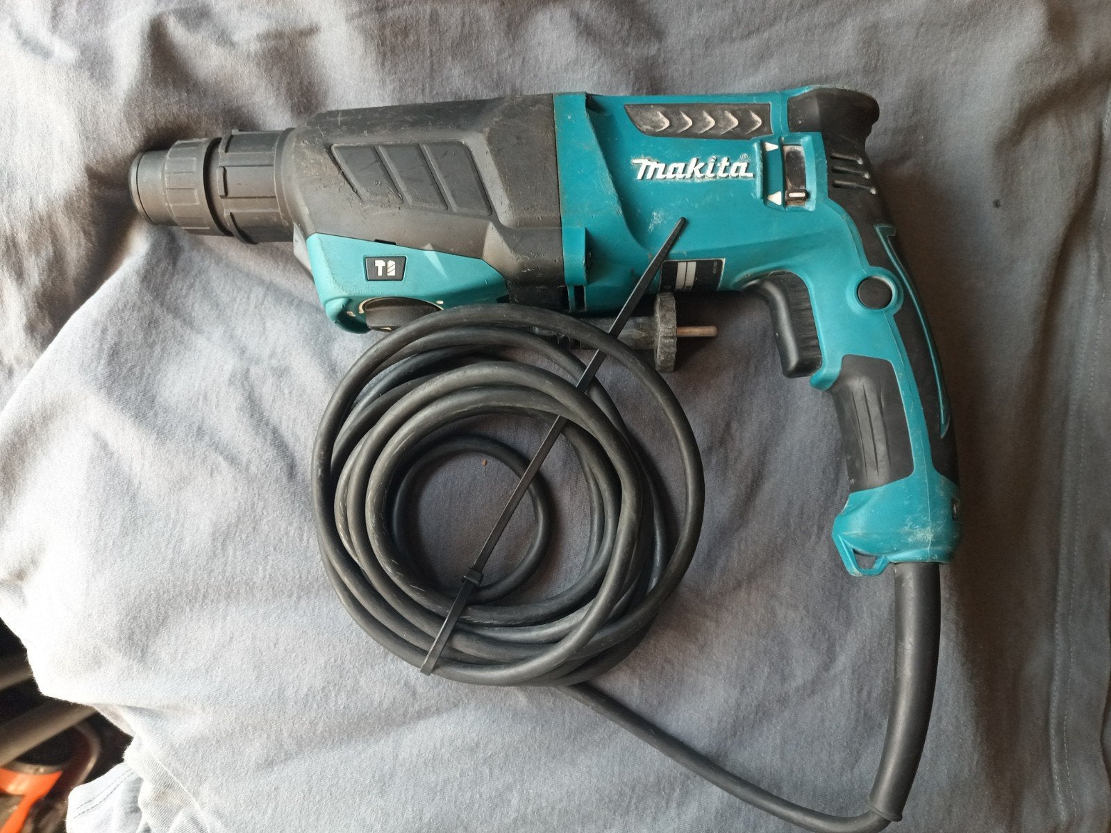 Makita HR2630 Boorhamer + 5 SDS boren - Zeer goede staat, Doe-het-zelf en Verbouw, Gereedschap | Boormachines, Ophalen, Gebruikt