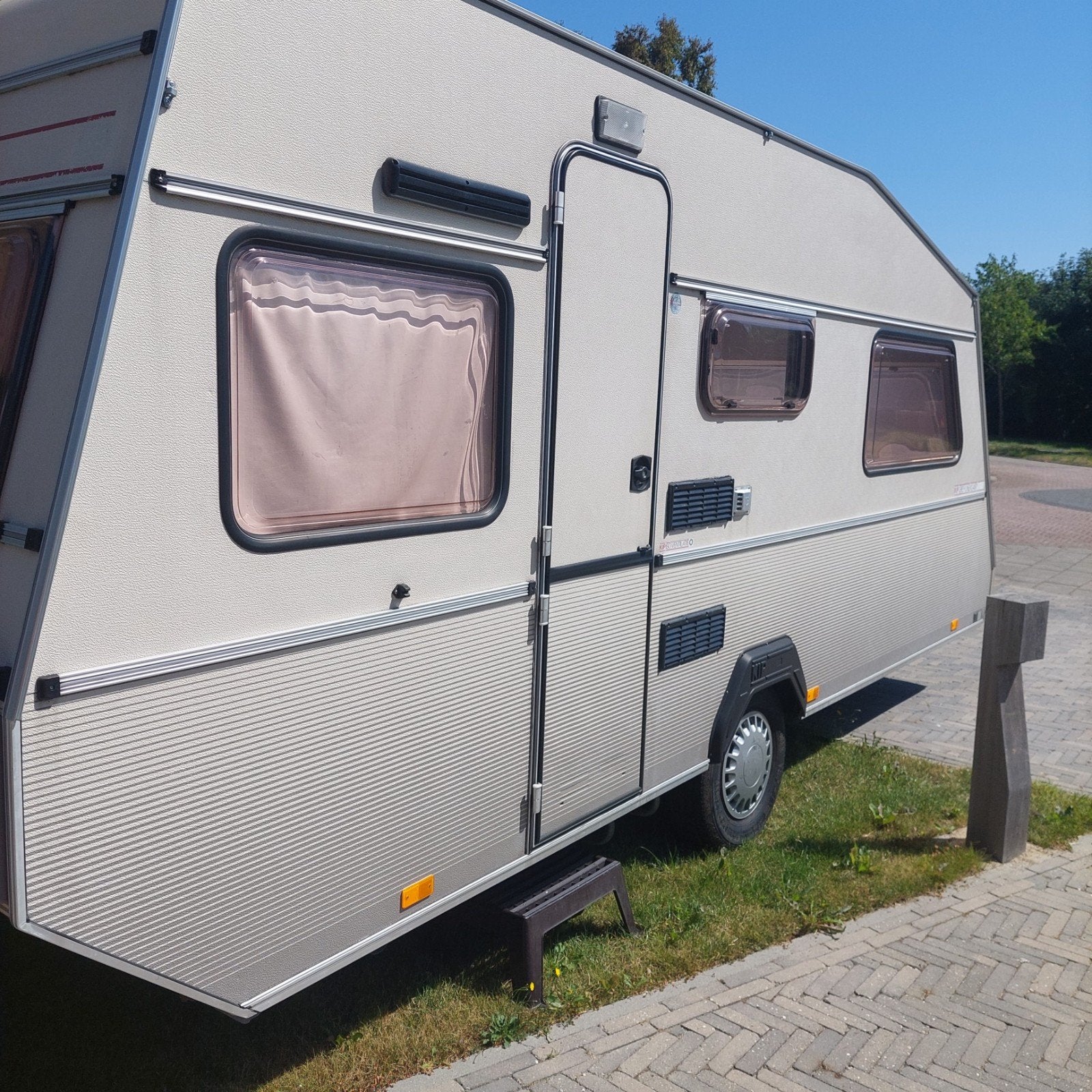 Kip Grey line kg48t caravan, Caravans en Kamperen, Caravans, Vast bed, Kip, Kleine zit, Particulier
