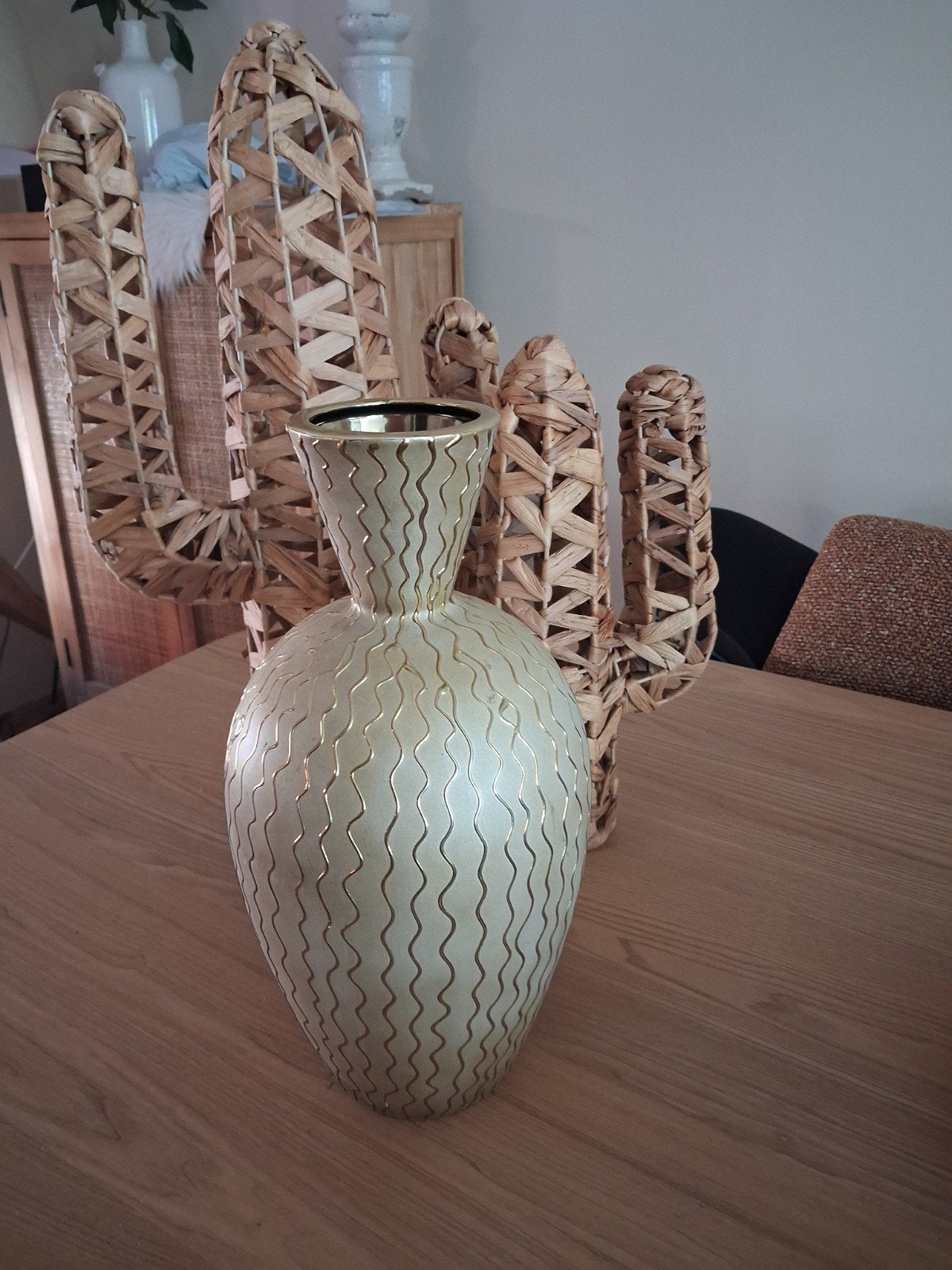 Decoratieve vaas met gouden accenten, Huis en Inrichting, Woonaccessoires | Vazen, Ophalen of Verzenden