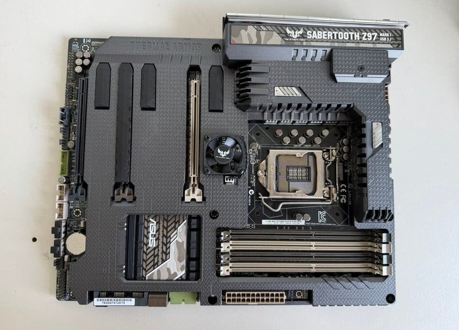 ASUS Sabertooth Z97 Mark 1 (USB 3.1) High-End Moederbord, Computers en Software, Moederborden, Zo goed als nieuw, Intel, DDR3