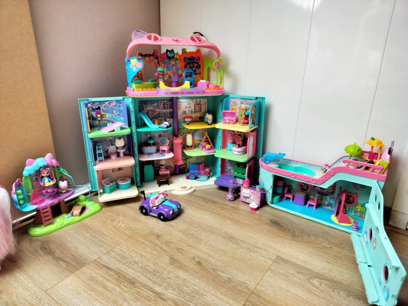 Gabby's poppenhuis, boomhut en meerminboot, Ophalen, Zo goed als nieuw, Poppenhuis