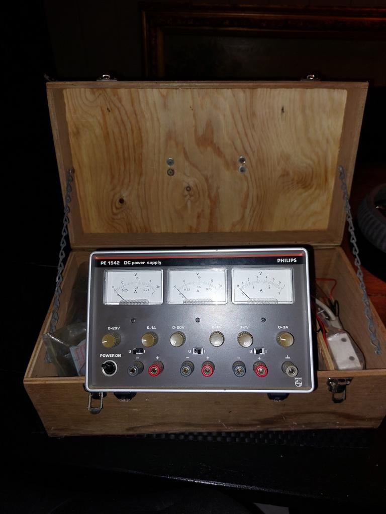 PHILIPS PE-1542 POWER SUPPLY COMPLEET ZIE BESCHRIJVING, Antiek en Kunst, Antiek | Gereedschap en Instrumenten, Ophalen of Verzenden