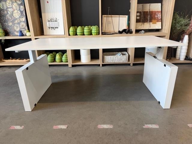 Verstelbaar bureau / tafel met slinger, 1 stuk, Gebruikt, 180 cm, Spaanplaat of MDF, In hoogte verstelbaar