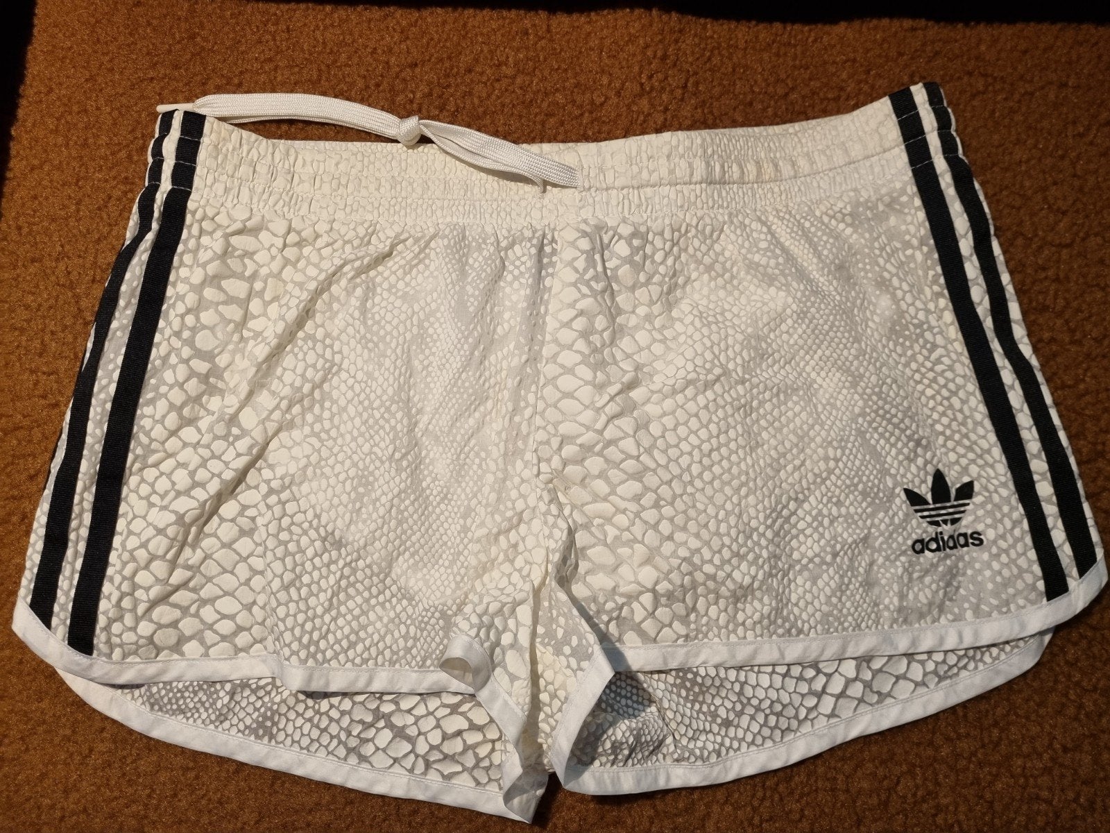 Adidas Nylon Short.  Snakeprint. Maat M / L, Adidas, Wit, Nieuw, Ophalen of Verzenden