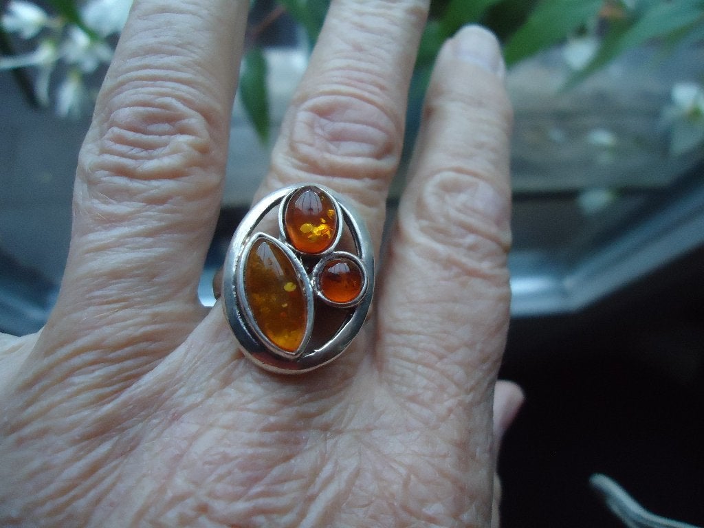 mooie echt zilveren ring met barnsteen /amber mt 19 en 925, Gebruikt, 19 tot 20, Ophalen of Verzenden, Met edelsteen