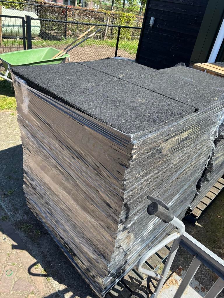 Rubber tegels 50 x 50 cm x 2,5 cm dik - 165 m2 voorraad, Ophalen, Idk, Idk, Idk