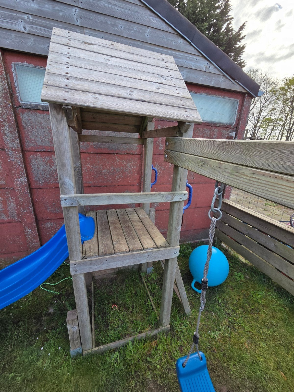 Houten Speeltoestel met Glijbaan en Schommels, Kinderen en Baby's, Speelgoed | Buiten | Speeltoestellen, Ophalen, Gebruikt, Schommel