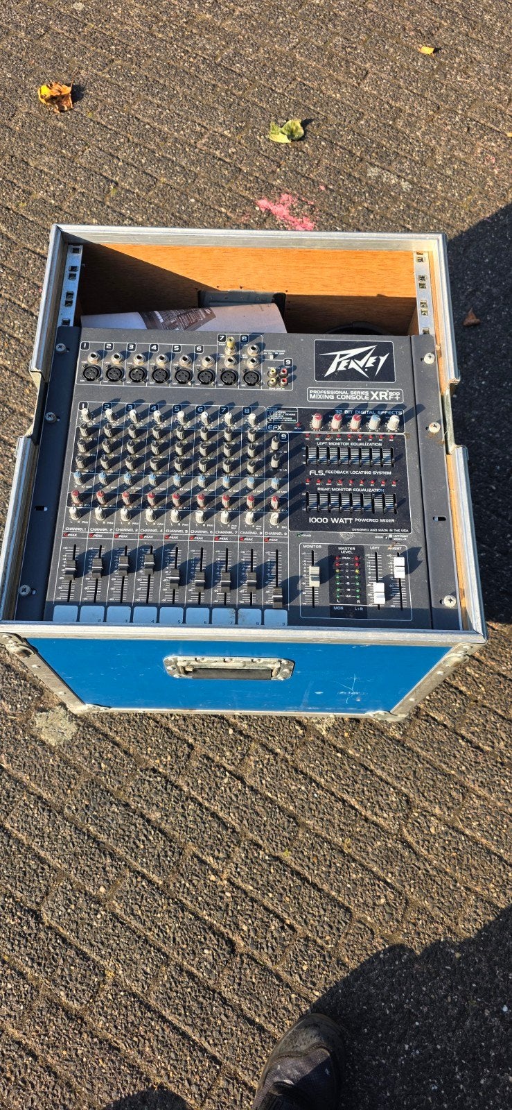 Peavey XR 800 F+ Mengpaneel met kist en kabels, Ophalen, Gebruikt, 5 tot 10 kanalen, Microfooningang