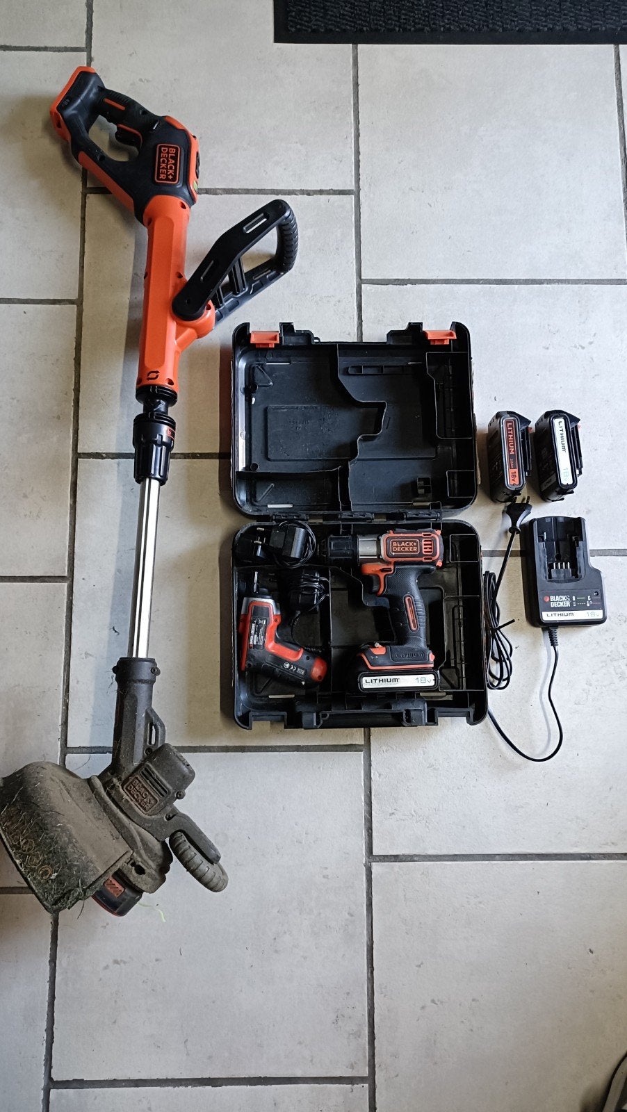 Accu Boormachine, Schroefmachine, Grastrimmer met 3 Accu's, Ophalen, Gebruikt, Boor- en Schroefmachine