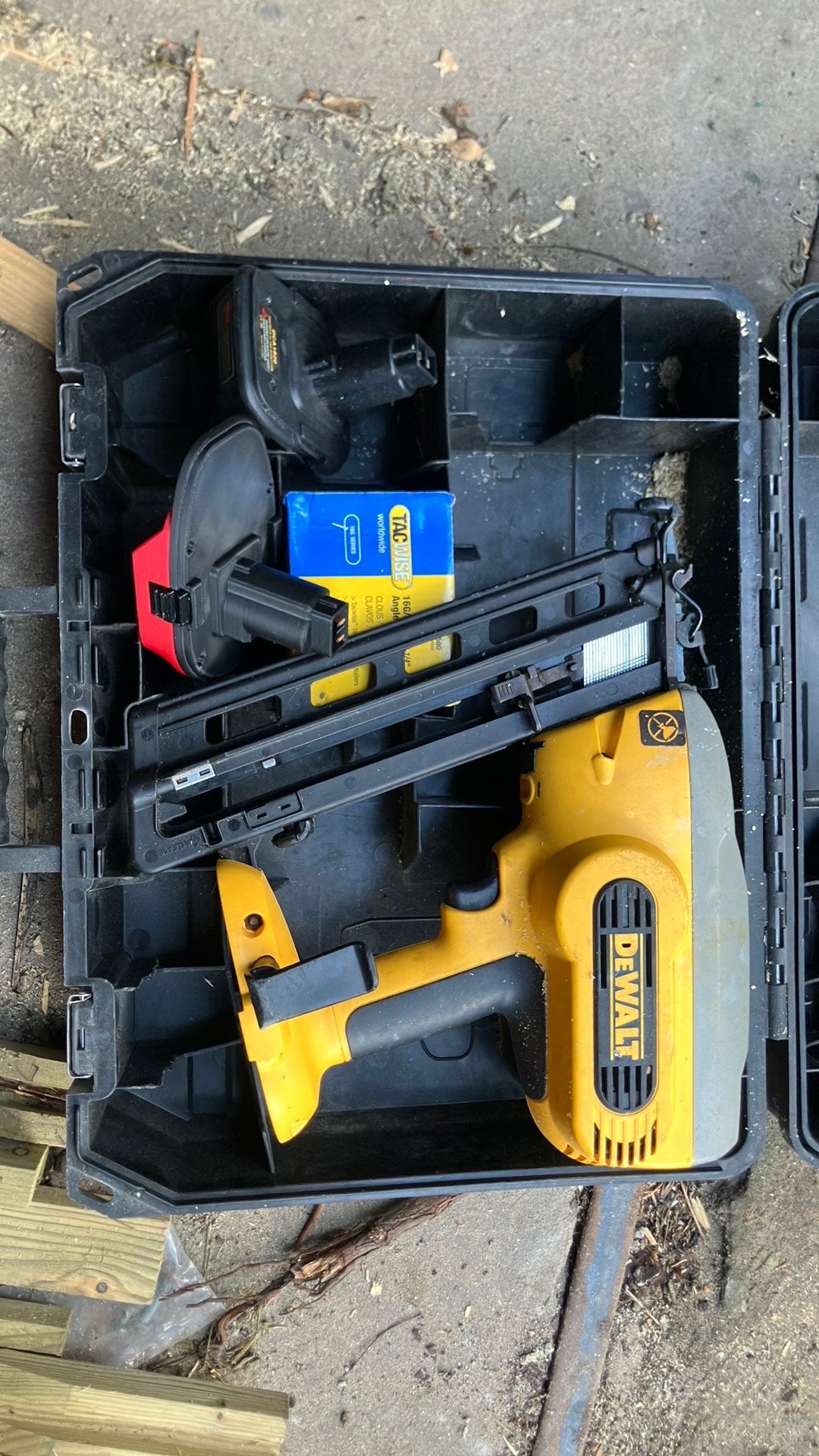 DeWalt dc618 tacker accutacker 18v 20v 16ga spijkerpistool, Ophalen, Gebruikt, Boormachine