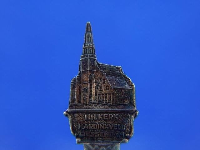 Lepeltje: Hardinxveld-Giessendam, Verzenden