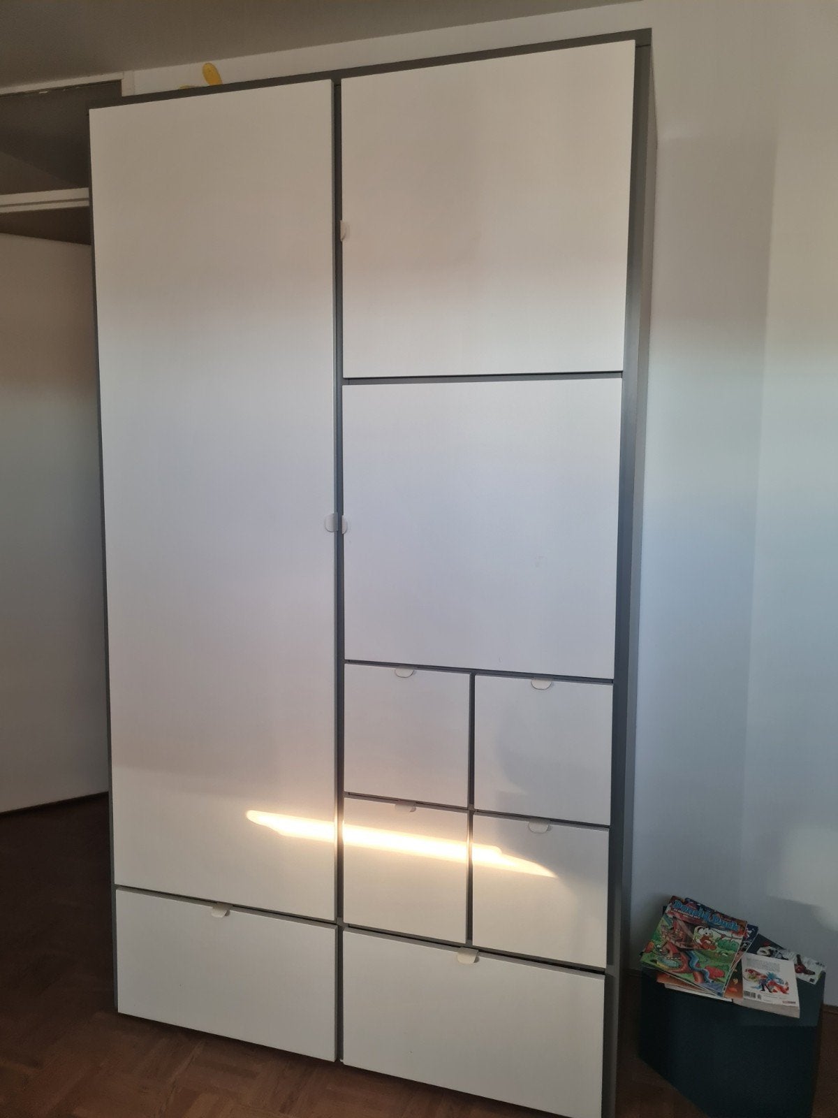 IKEA VISTHUS Kledingkast grijs/wit - 122x59x216 cm, Huis en Inrichting, Met deur(en), Overige materialen, 100 tot 150 cm, 200 cm of meer